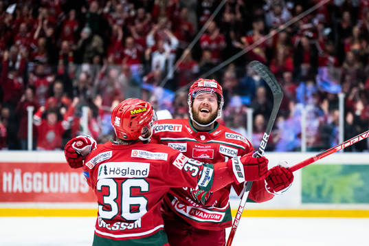 Modos Oscar Pettersson jublar