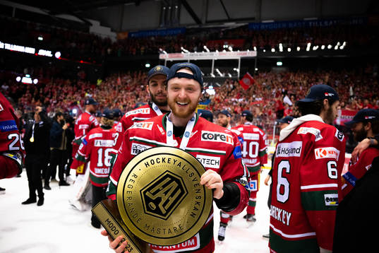 Modos Josef Ingman med pokalen