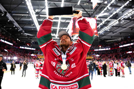 Modos målvakt Kristers Gudlevskis jublar