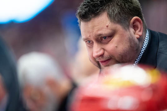 Modos tränare Mattias Karlin
