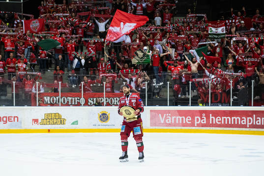 Modos Emil Wahlberg jublar