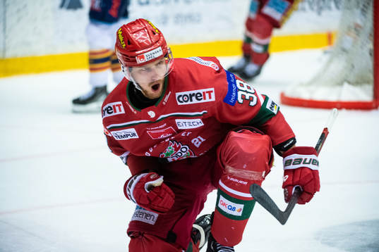 Modos Johan Södergran jublar