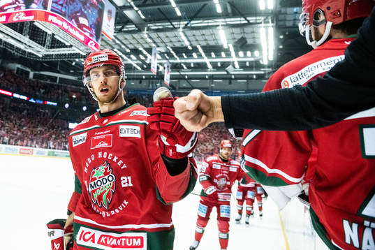 Modos Johan Södergran jublar
