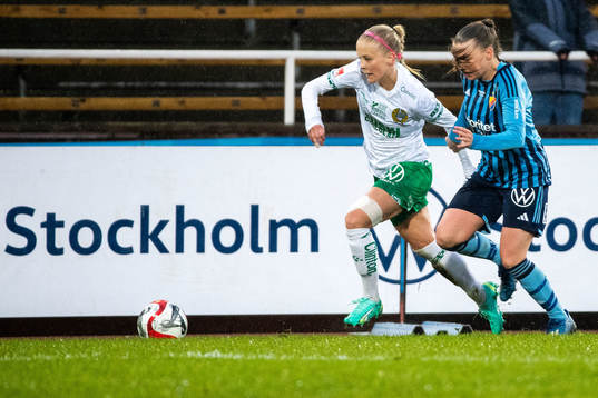Hammarbys Adelina Engman och Djurgårdens Ebba Hed