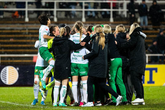 Hammarbys spelare jublar