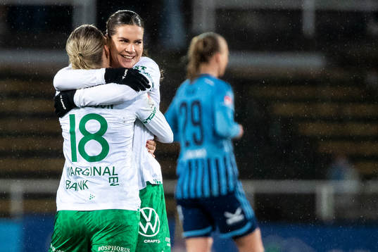 Hammarbys spelare jublar