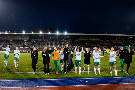 Hammarbys spelare jublar