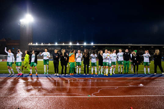 Hammarbys spelare jublar