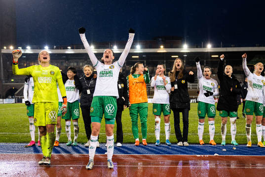 Hammarbys målvakt Anna Tamminen och Simone Boye Sørensen