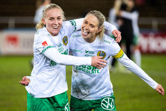 Hammarbys Ellen Gibson och Alice Carlsson jublar
