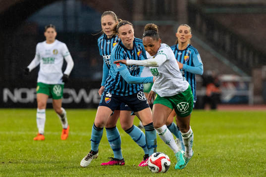 Djurgårdens Kamilla Lilhammer Karlsen och Hammarbys