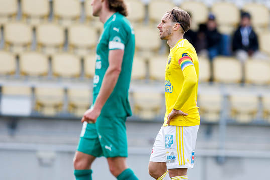 Falkenbergs Tobias Karlsson deppar