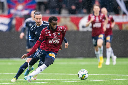 Utsiktens Edin Hamidovic och Örgrytes Mubaarak Nuh