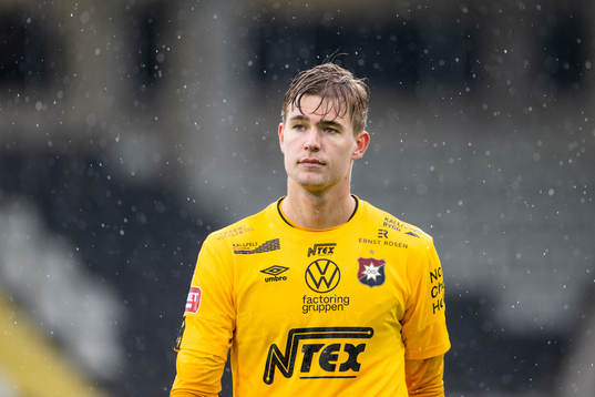 Örgrytes målvakt Mathias Nilsson deppar