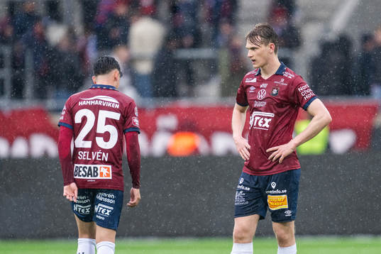Örgrytes Johannes Selvén och Christoffer Styffe deppar