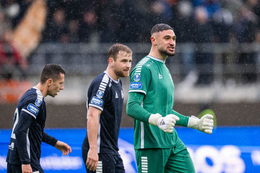 Utsiktens målvakt Elias Hadaya jublar