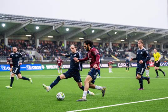Utsiktens Fredrik Martinsson och Örgrytes Hady Saleh Karim