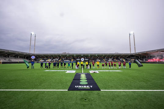 Utsiktens och Örgrytes spelare vid line-up