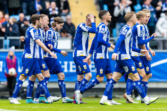 IFK Göteborgs spelare jublar