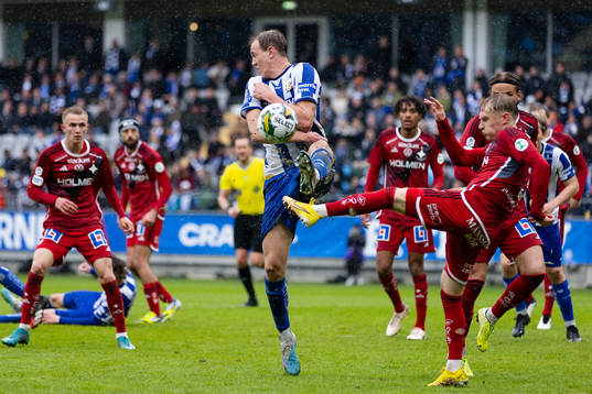 IFK Göteborgs Adam Carlén och IFK Norrköpings Marcus