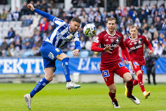 IFK Göteborgs Marcus Berg med ett avslut