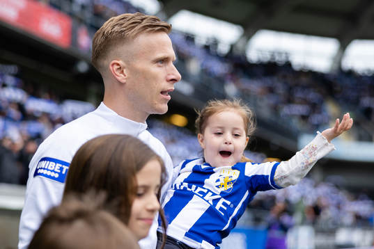 IFK Göteborgs Oscar Wendt på väg ut för line up innan