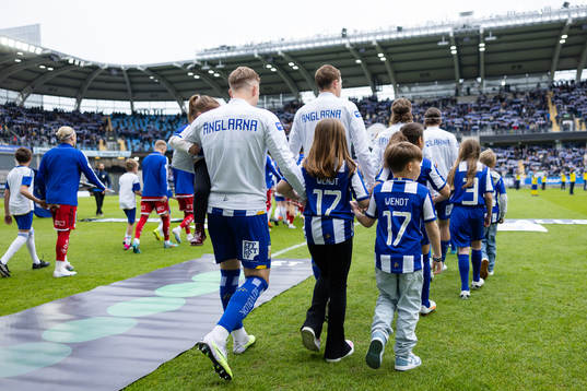 IFK Göteborgs Oscar Wendt på väg ut för line up innan