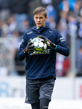 IFK Göteborgs målvakt Lucas Samuelsson på uppvärmningen