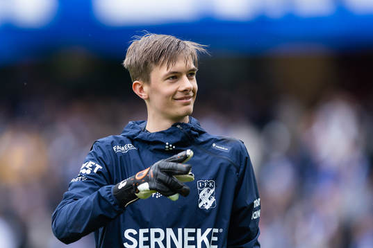 IFK Göteborgs målvakt Lucas Samuelsson på uppvärmningen
