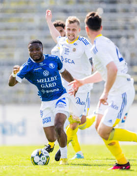 Trelleborgs Henry Offia och GIF Sundsvalls Erik Andersson