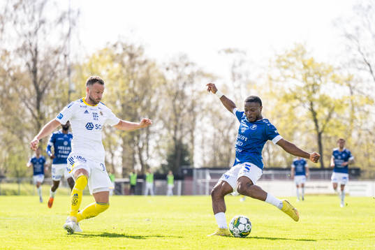 GIF Sundsvalls Robert Lundström och Trelleborgs Henry Offia