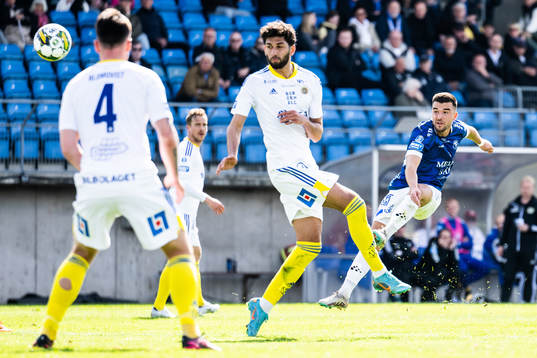 Trelleborgs Haris Brkic med ett skott