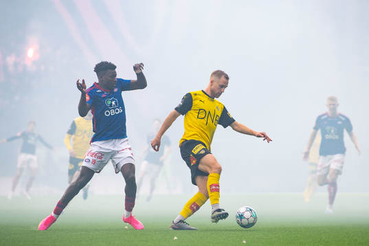 Seedy Jatta of Vålerenga and Espen Garnås of Lillestrøm