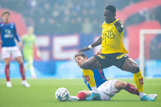 Stefan Strandberg of Vålerenga and Akor Adams of