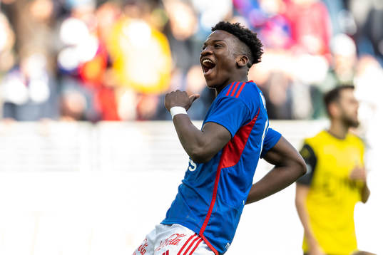 Seedy Jatta of Vålerenga celebrates scoring 3-1