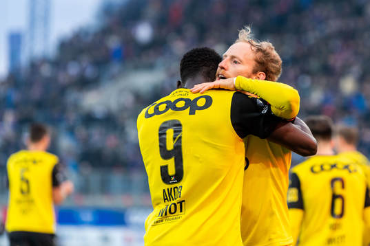 Akor Adams of Lillestrøm celebrates scoring 3-4