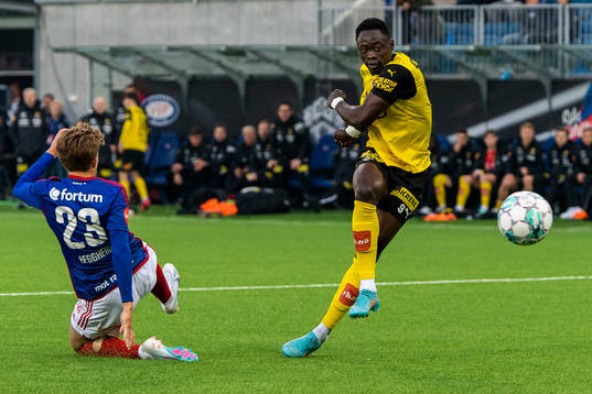 Akor Adams of Lillestrøm scores 3-4