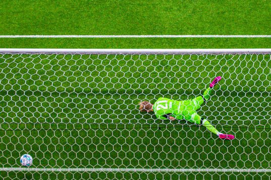 Goalkeeper Magnus Smelhus Sjøeng of Vålerenga looks