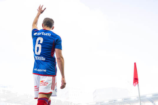 Vegar Eggen Hedenstad of Vålerenga takes a corner kick