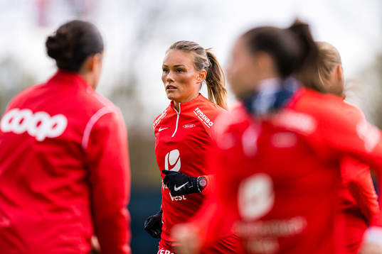 Ingrid Østervold Stenevik of Brann warms up