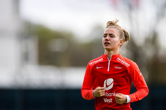 Sara Jane Ritter of Brann warms up