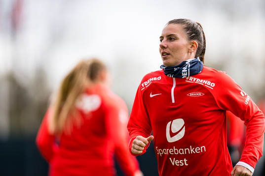 Cecilie Redisch Kvamme of Brann warms up