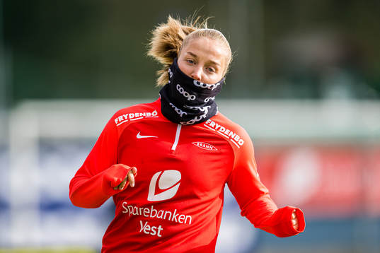 Rikke Bogetveit Nygard of Brann warms up
