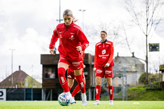 Andrine Stolsmo Hegerberg of Brann warms up