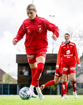 Andrine Stolsmo Hegerberg of Brann warms up