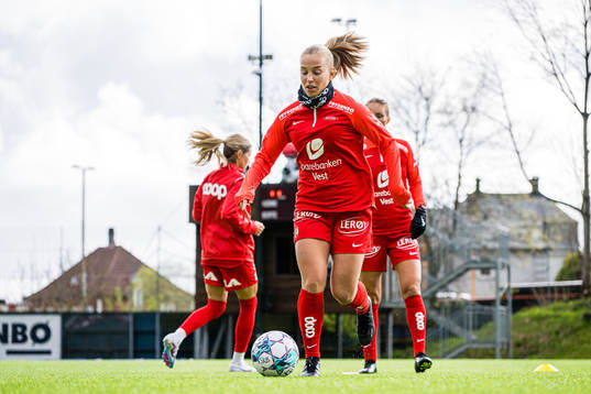 Rikke Bogetveit Nygard of Brann warms up