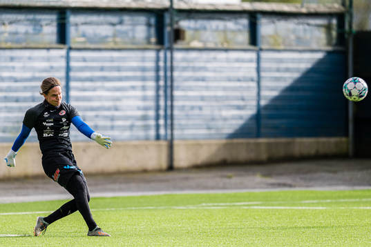 Ida Norstrøm of Arna-Bjørnar warms up