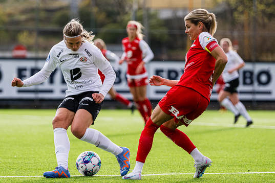 Lena Soleng Hansen of Arna-Bjørnar and Andrine Stolsmo
