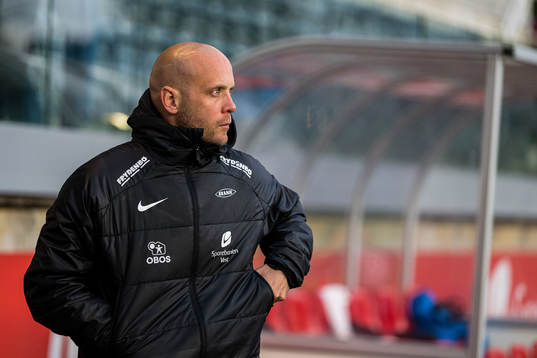 Olli Harder, head coach of Brann, looks dejected