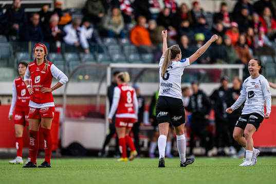 Alyssa Mae Walker of Brann looks dejected while Stine